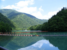 岩清水ダム湖